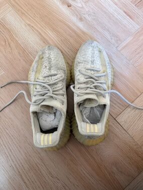 Yeezy Boost 350 sneakers